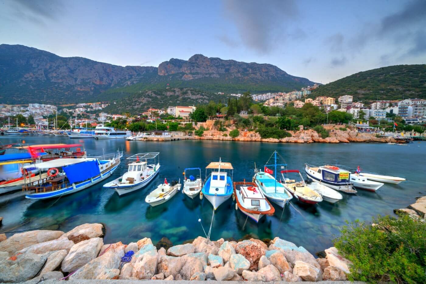 Kaş Yat Limanı'nda Tekneler