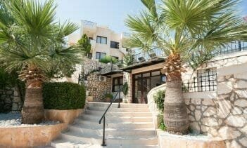 Çikadi Apartment